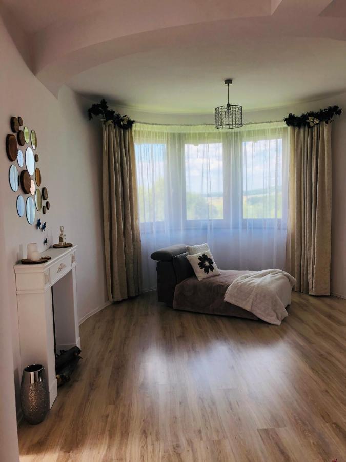Nibylandia Motylkowa Villa Nowa Wies Grodziska Dış mekan fotoğraf